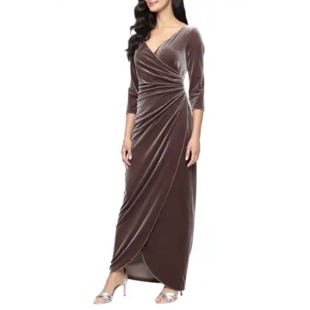 Alex Evenings Women’s 3/4 Sleeve Surplice V-Neck Tulip Long Velvet Dress. Size 6